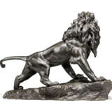 A LARGE JAPANESE BRONZE MODEL OF A LION - photo 5