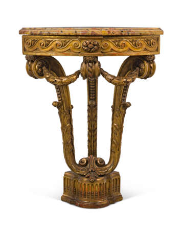A PAIR OF FRENCH GILTWOOD CORNER TABLES - фото 2