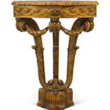 A PAIR OF FRENCH GILTWOOD CORNER TABLES - Foto 2