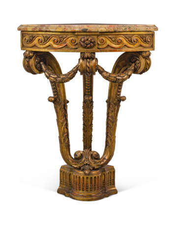 A PAIR OF FRENCH GILTWOOD CORNER TABLES - фото 4