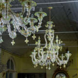 A PAIR OF ITALIAN FROSTED AND PALE-GREEN GLASS NINE-LIGHT CHANDELIERS - фото 1
