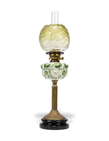 A GROUP OF EIGHT VICTORIAN CLEAR AND FROSTED GLASS OIL LAMPS - фото 13