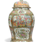 A CHINESE FAMILLE ROSE BALUSTER VASE AND COVER - photo 1