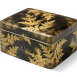 TWO JAPANESE GOLD AND BLACK LACQUER BOXES - фото 2