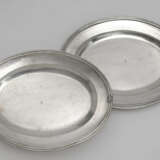 Zwei Deckelterrinen und ein Paar ovale Platten - фото 2