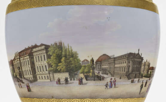 Panoramavase mit Berliner Straßenprospekt ''Unter den Linden'' . KPM Berlin, um 1831/1834   - Foto 2