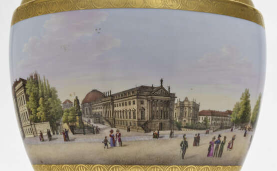 Panoramavase mit Berliner Straßenprospekt ''Unter den Linden'' . KPM Berlin, um 1831/1834   - Foto 3