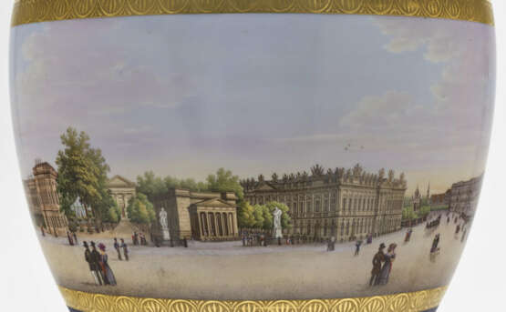 Panoramavase mit Berliner Straßenprospekt ''Unter den Linden'' . KPM Berlin, um 1831/1834   - Foto 7