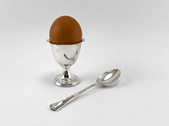 Подставка для яиц "Эгоист". Англия Модерн Серебрение 1950 гг. Никель Модернизм Великобритания 1950 г. - фото 1