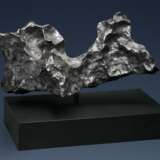 SELECT GIBEON METEORITE — NATURAL ABSTRACT SCULPTURE FROM OUTER SPACE - Foto 1
