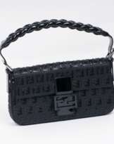 Baguette mit schwarzen Pailletten