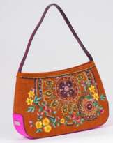 Kleine Shoulder Bag mit Blütenstickerei