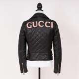 Gucci. Black Quilted Leather Biker Jacket mit Faux Pearls - фото 1