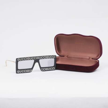 Gucci. Black Crystal Square Sunglasses - фото 1