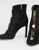 Paar Highheels Ankle Boots in Schwarz mit offener Knopf-Leiste