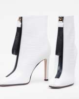 Paar weißer Highheels Booties Macel 100