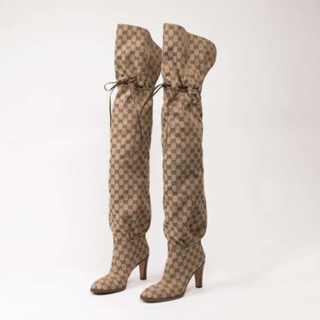 Gucci. Paar Highheels Over Knee Canvas Boots - фото 1