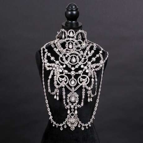 Christian Dior. Grande Hals- und Brustschmuck mit Swarovski-Kristallen - photo 1