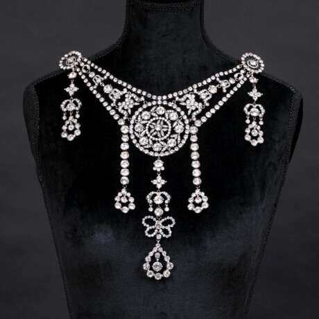Christian Dior. Grande Swarovski Collier-Brosche - Foto 1