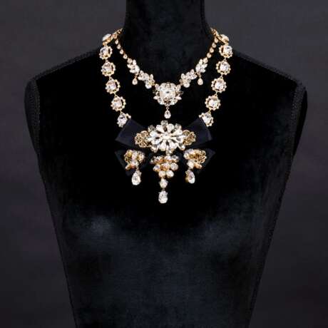 Dolce & Gabbana. Zwei Colliers mit Swarovski-Kristallen - photo 1