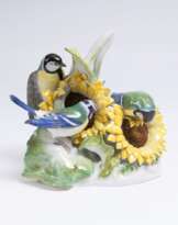 Blaumeisengruppe auf Sonnenblumen