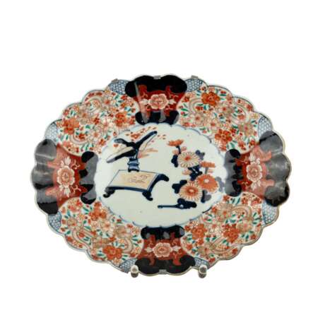 Imari-Ovalplatte. JAPAN, 19. Jahrhundert. - Foto 1