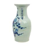 Seladonfarbene Vase aus Porzellan. CHINA. - photo 2