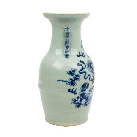 Seladonfarbene Vase aus Porzellan. CHINA. - photo 4