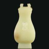 A RARE MINIATURE YELLOW JADE ARCHAISTIC FACETED JAR AND COVER, FANGHU - photo 4