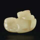 A PALE YELLOW AND PALE RUSSET JADE ANIMAL GROUP - photo 4