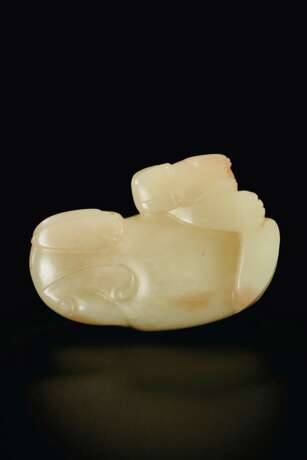 A PALE YELLOW AND PALE RUSSET JADE ANIMAL GROUP - фото 4