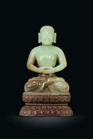 A FINELY CARVED YELLOWISH-GREEN JADE FIGURE OF A SEATED BUDDHA - photo 1