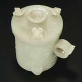 A PALE GREENISH-WHITE JADE ARCHAISTIC FOOTED CUP AND COVER - photo 2