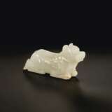 A FINELY CARVED WHITE JADE FIGURE OF A MYTHICAL BEAST - photo 2