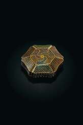 AN UNUSUAL SMALL MOTHER-OF-PEARL-INLAID BLACK LACQUER SHALLOW HEXAGONAL BOX AND COVER