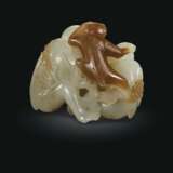 A WHITE AND BROWN JADE MONKEY GROUP - photo 3