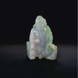 A PALE LAVENDER AND GREEN JADEITE FIGURE OF SHOULAO - фото 3