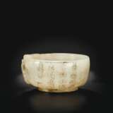 A SMALL WHITE JADE `BIRTHDAY` CUP - Foto 2
