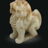 A SMALL PALE GREENISH-GREY JADE FIGURE OF A MYTHICAL BEAST - фото 2
