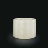 A LARGE WHITE JADE THUMB RING - фото 1