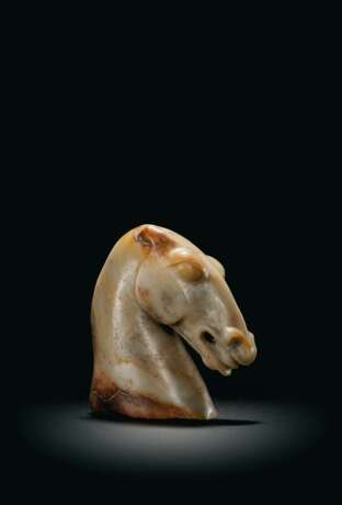 A YELLOWISH-GREY AND RUSSET JADE HORSE HEAD - photo 1