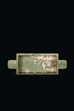 AN UNUSUAL ARCHAISTIC OLIVE-GREEN JADE RECTANGULAR VESSEL WITH HANDLES - photo 3