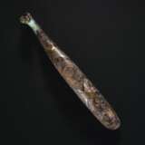 A GOLD AND SILVER-INLAID BRONZE BELT HOOK - photo 4