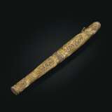 AN EXTREMELY RARE GILT-SILVER SHEATH - Foto 1