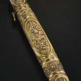 AN EXTREMELY RARE GILT-SILVER SHEATH - Foto 4