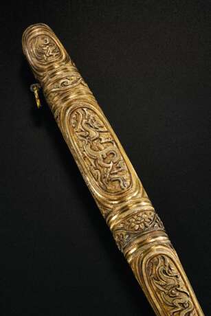 AN EXTREMELY RARE GILT-SILVER SHEATH - Foto 4
