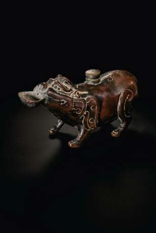 A BRONZE `BIXIE` WATER POT AND DROPPER - photo 2