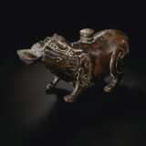 A BRONZE `BIXIE` WATER POT AND DROPPER - photo 2
