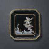 A GROUP OF ELEVEN MOTHER-OF-PEARL-INLAID BLACK LACQUER SQUARE DISHES - фото 2