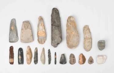 Konvolut von 19 prähistorischen Steinwerkzeugen